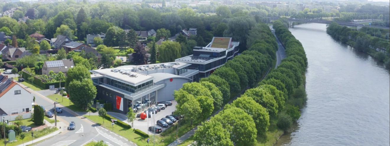 Heromovie van de communicatiecampus. De R4 en waterweg.